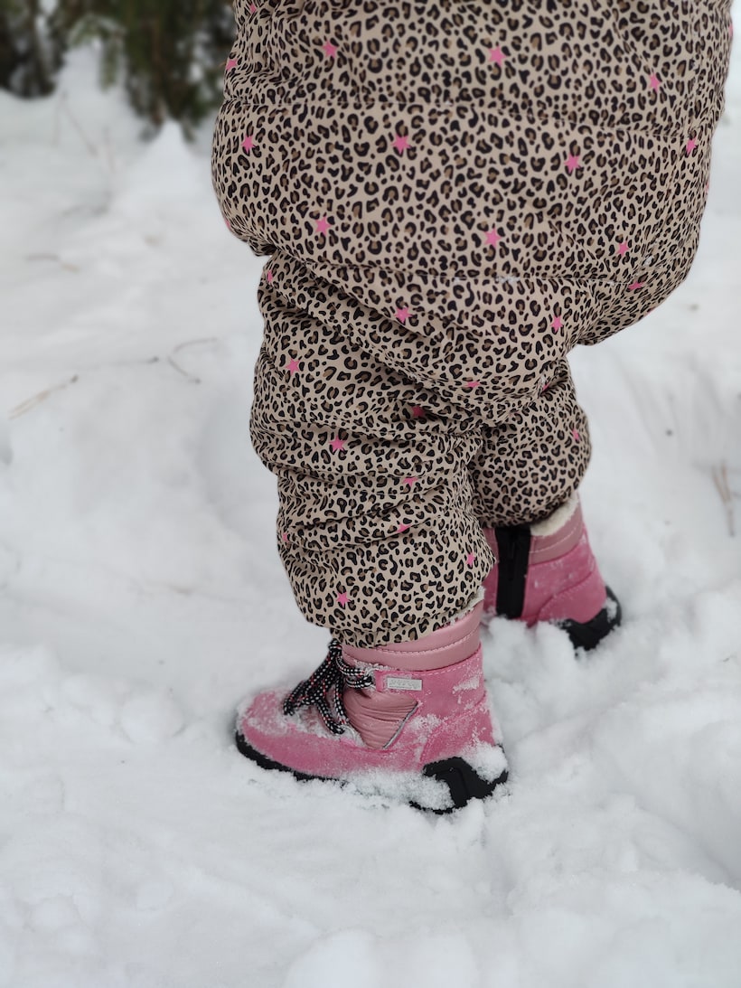 buty do zimowych zabaw z dzieckiem