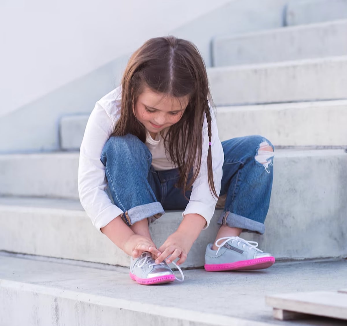 Jak nauczyć dziecko wiązać buty? Skuteczne sposoby