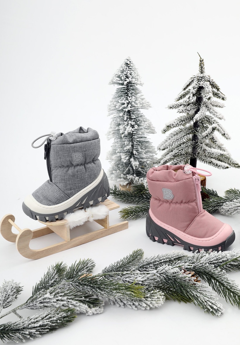 Różowe i szare śniegowce z mocno wyrzeźbionym spodem