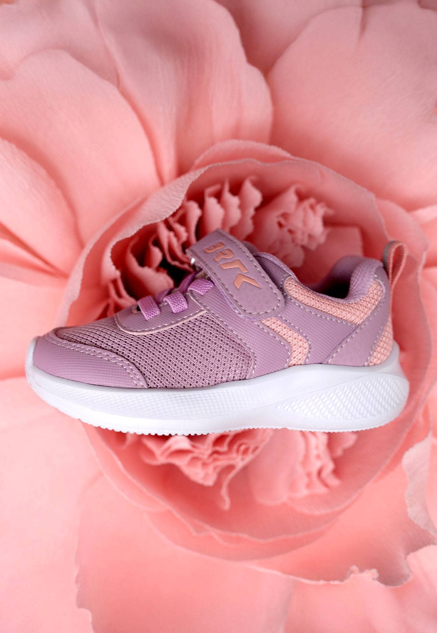 Różowe sneakersy dziewczęce