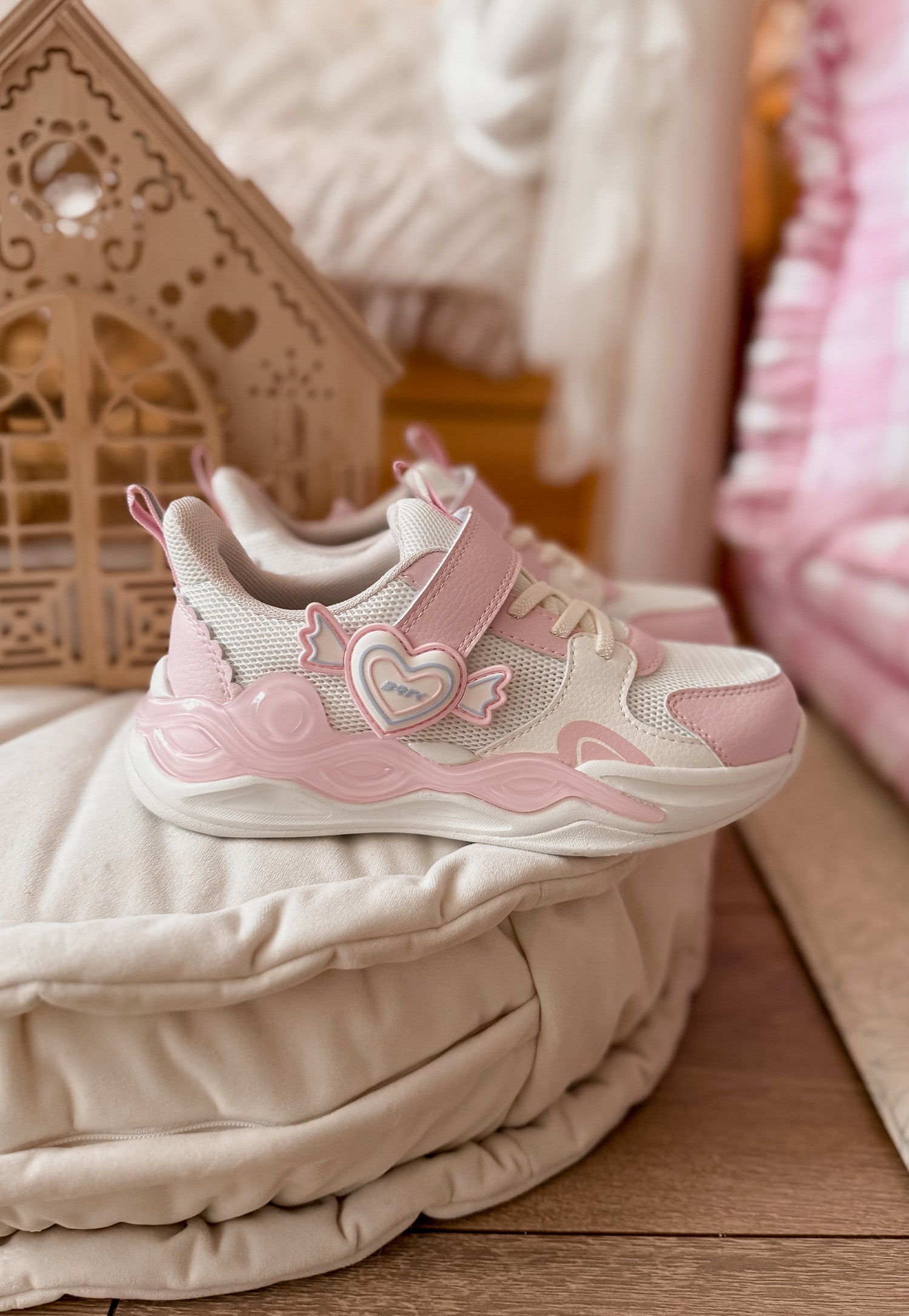 Różowo-białe sneakersy dziewczęce