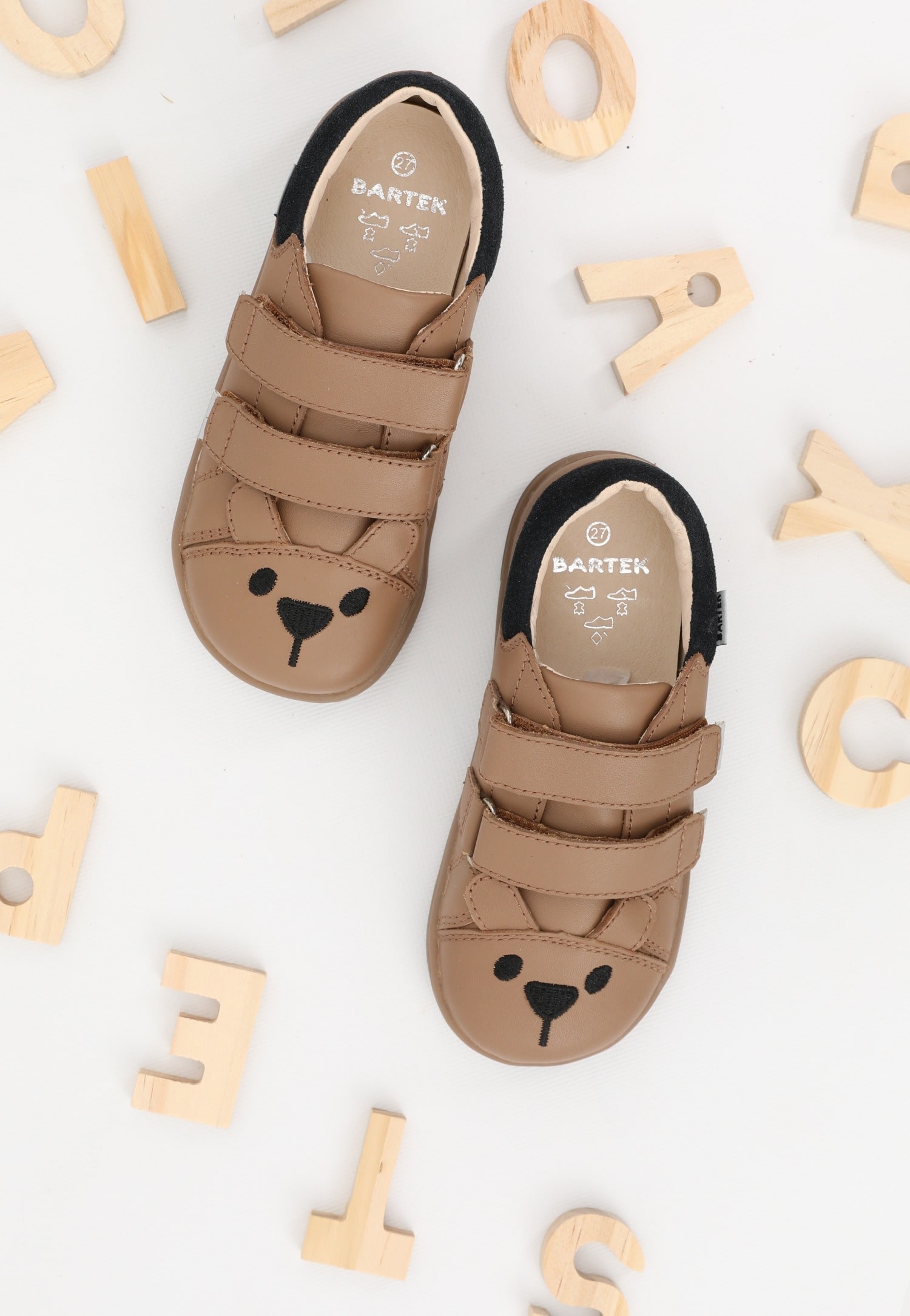 Brązowe buty barefoot z misiem