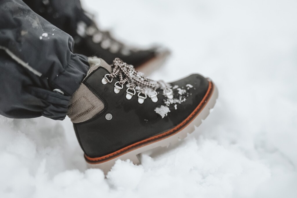 Sporty zimowe od postaw - jak dobrać odpowiednie buty i ubranie?