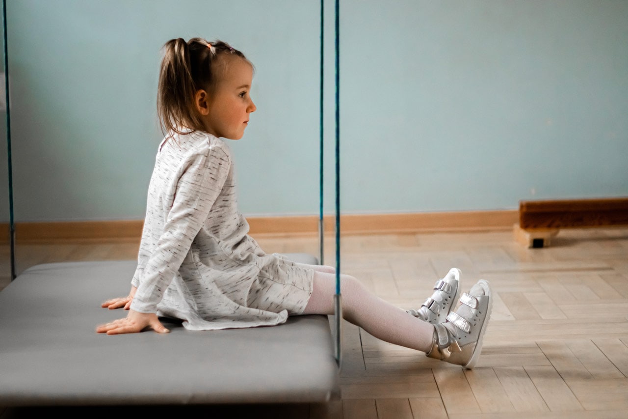 Krzywe kolana u dziecka: jak im zapobiegać? 