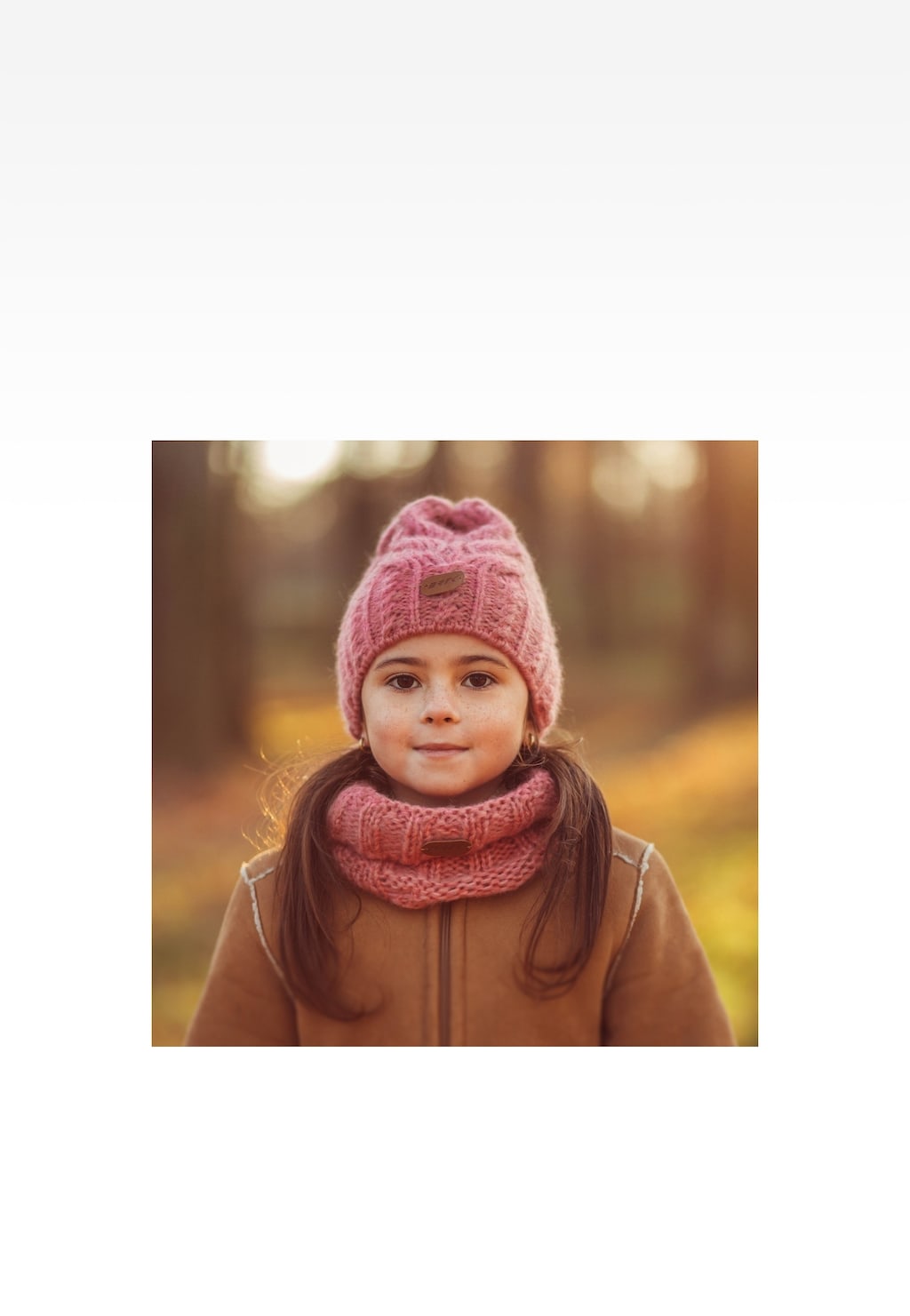 Zimowy zestaw dziewczęcy BARTEK z wełny merino 85604-85, różowa czapka + komin Widok 6