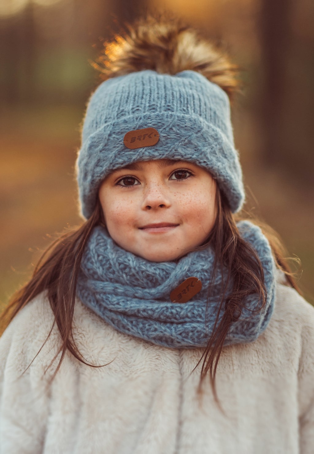 Niebieski komplet czapka + komin BARTEK 85602-86 z wełny merino Widok 1