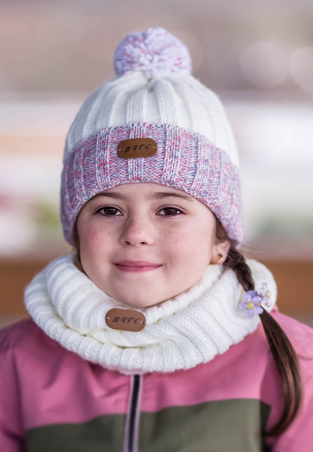 Biało-kolorowy zestaw czapka + komin + rękawiczki BARTEK 85600-19 Widok 1