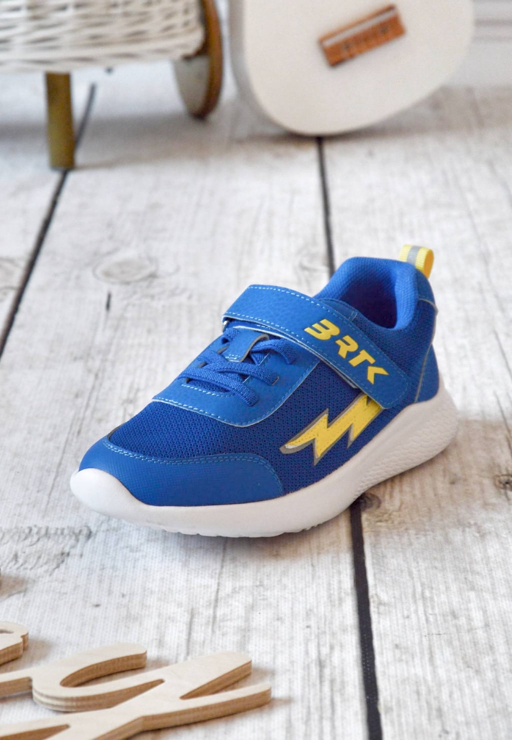 Niebieskie sneakersy BARTEK z żółtą błyskawicą 87006-16 Widok 1