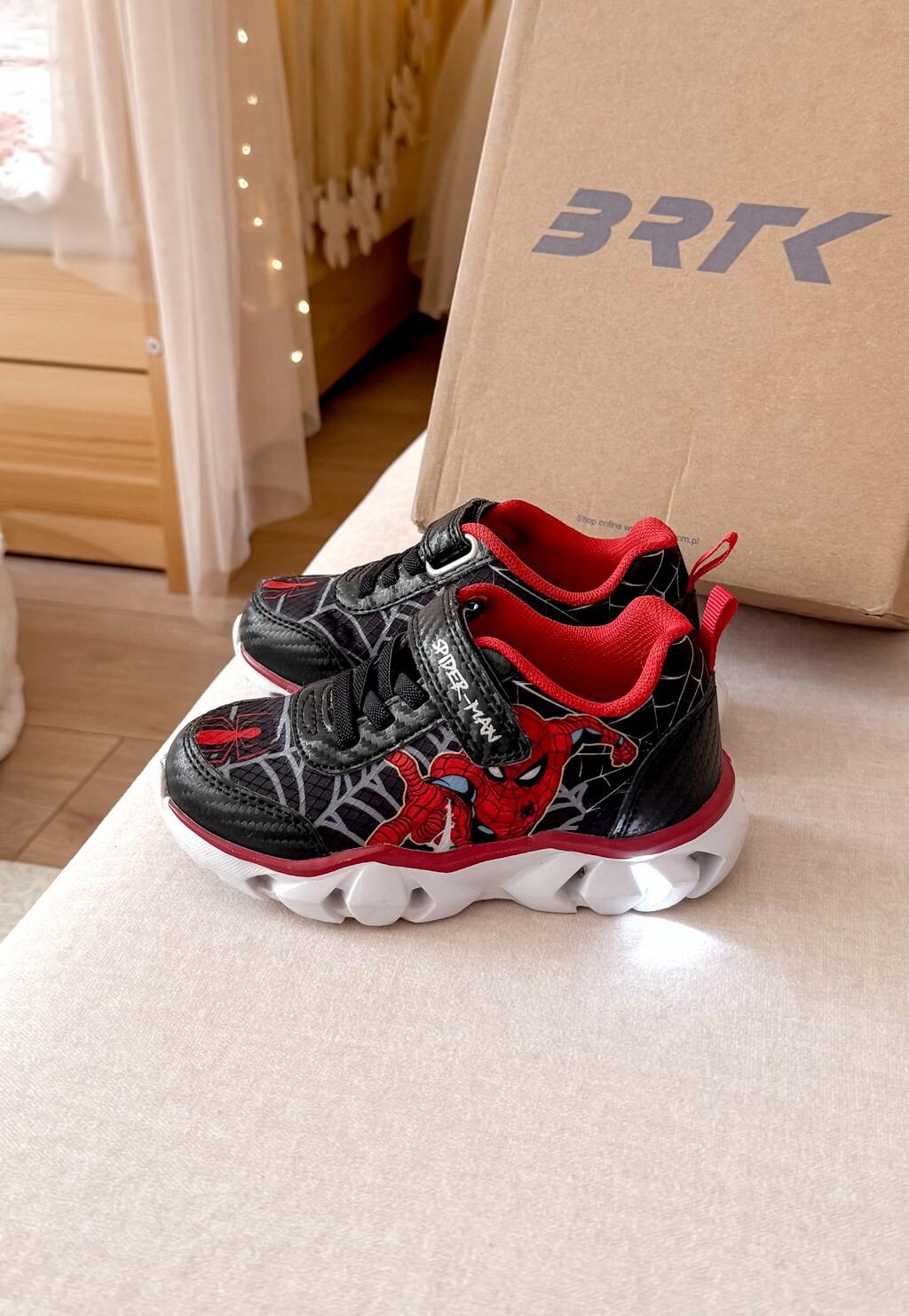 Sneakersy Spiderman z świecącą podeszwą BARTEK 87010-11 Widok 10
