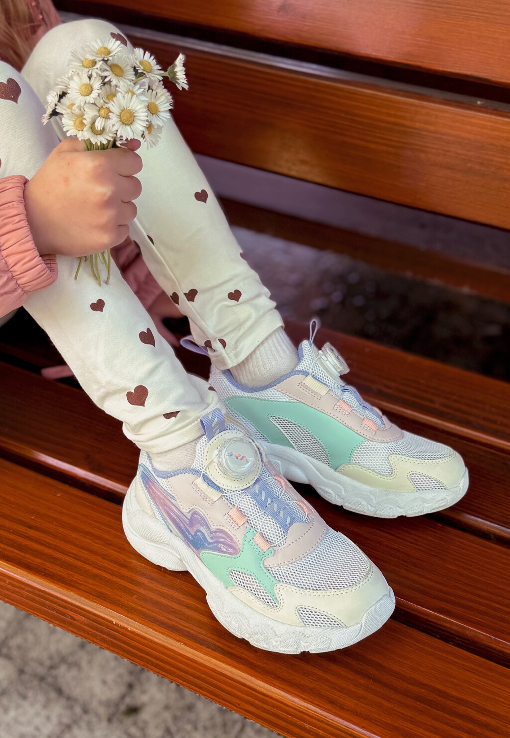 Pastelowe dziewczęce sneakersy z zapięciem na pokrętło BARTEK 87018-17 Widok 9